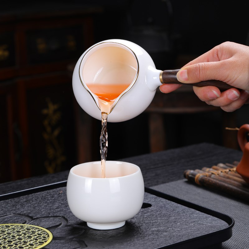 带手柄陶瓷公道杯防烫手大容量简约羊脂玉白瓷分茶器侧把茶海刻字