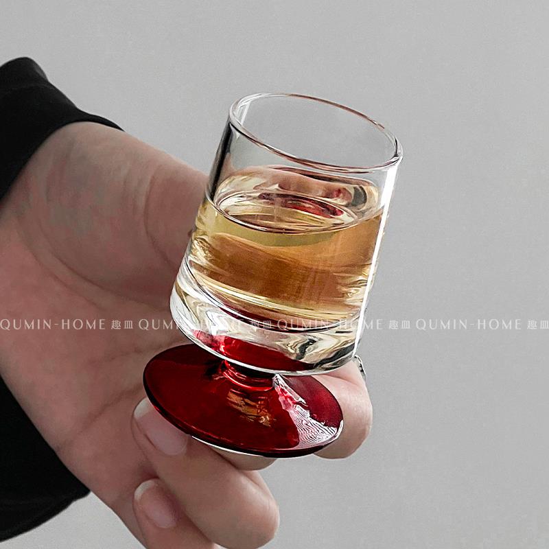 创意小众玻璃带脚小白酒杯简约烈酒杯分酒杯家用迷你一口杯小酒杯