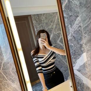 针织上衣 剪裁露肩条纹交叉v领中袖 韩国江南美人初秋款 超级牛
