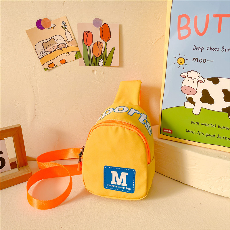 运动儿童包包时尚韩mo系2023新款迷你宝宝斜挎包潮外出男童轻便