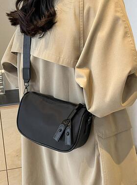 斜挎小包包女式2024新款超火轻便单肩百搭休闲牛津布秋冬通勤肩带