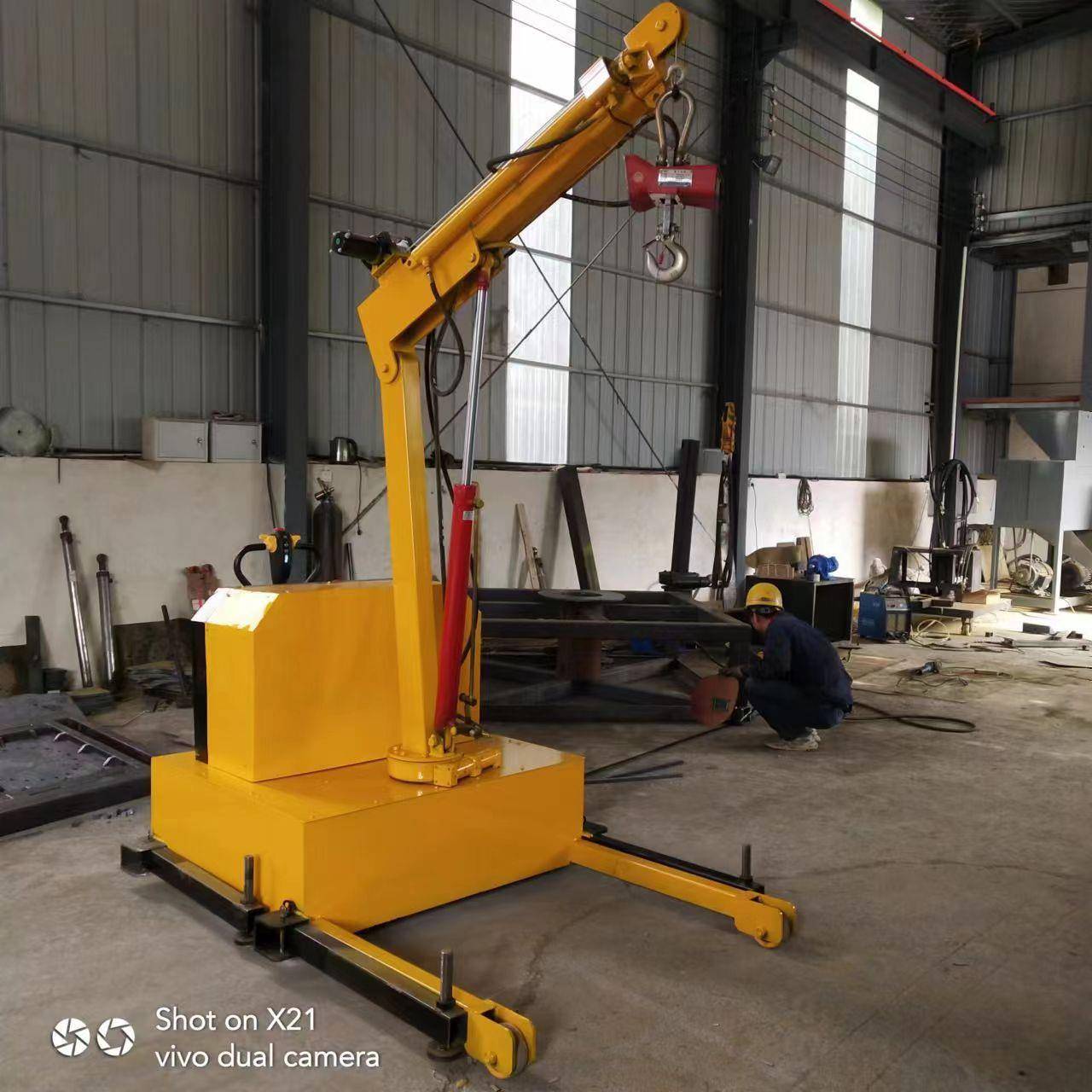 移动小吊机电动小吊车车间货物搬运设备液压1吨2吨小型折臂吊