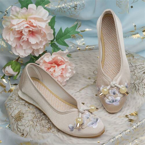 春夏绣花鞋女民族风低跟布鞋中国风缎面旗袍单鞋尖U头古风汉服鞋