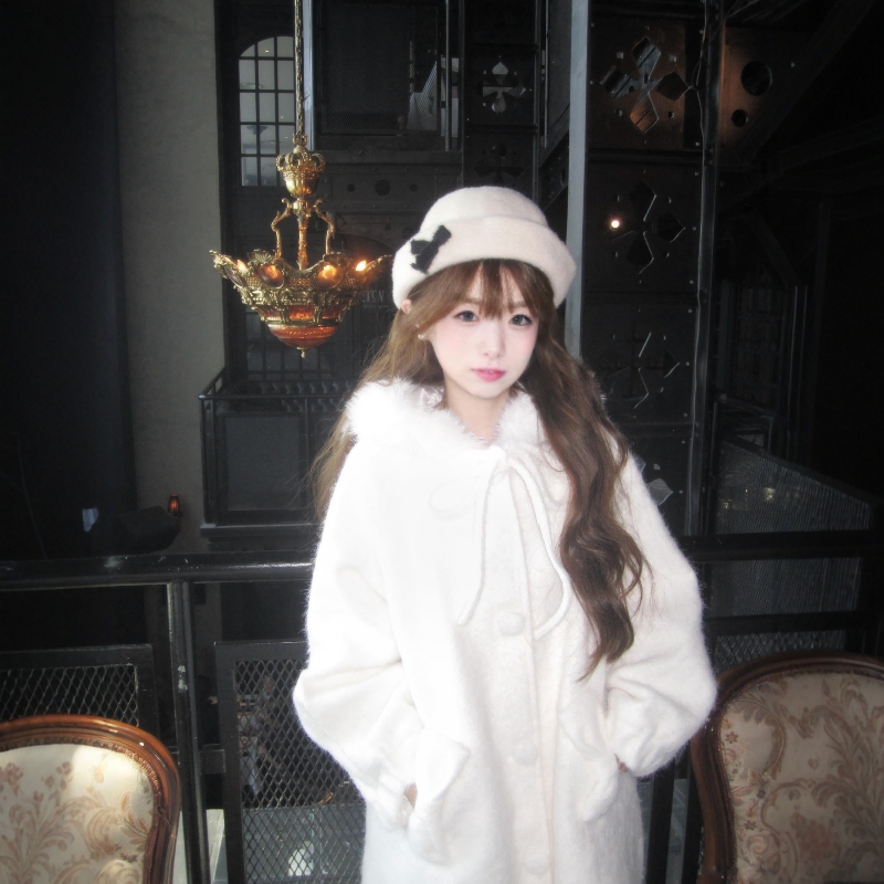 甜美可爱白色小熊帽毛呢外套