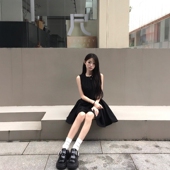 连衣裙女春夏季 法式 极简风黑色无袖 收腰显瘦高级感赫本风小黑裙女