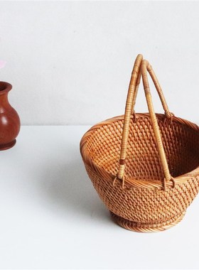 藤编杯型带耳果篮