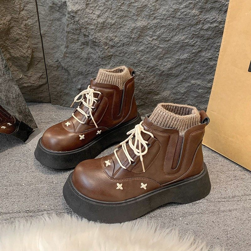 马丁靴女款春季英伦风配裙子皮鞋复古大头厚底增高百搭棕色短靴女