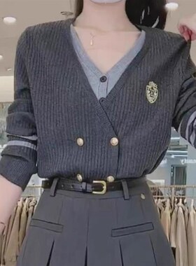 学院风灰色假两件针织衫女秋季毛衣开衫外套百搭短款v领长袖上衣