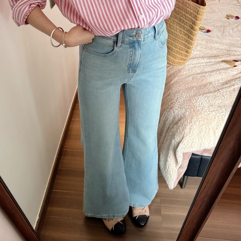 浅蓝色微喇牛仔裤女春季新款胖mm梨形身材高腰显瘦不贴腿喇叭裤子