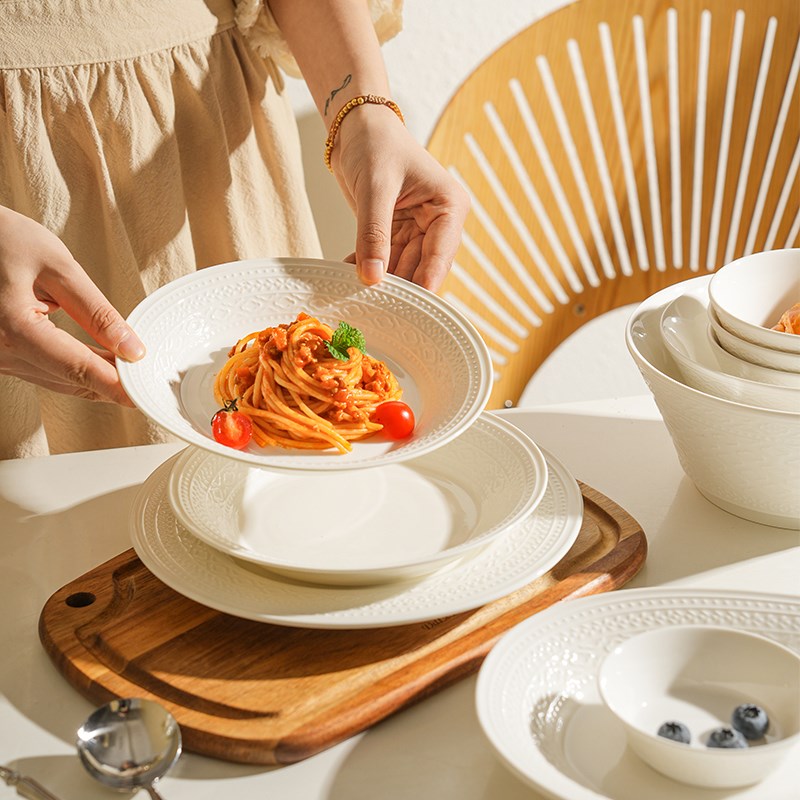 舍里浮雕纯白陶瓷餐具套装2024新款碗碟套装家用碗盘组合乔迁送礼