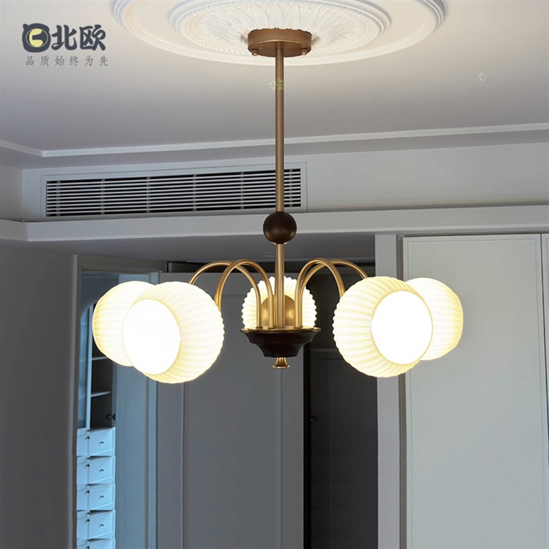 北欧奶油风卧室吊灯白色玻璃灯罩中古侘寂风餐厅书房客厅木艺灯具