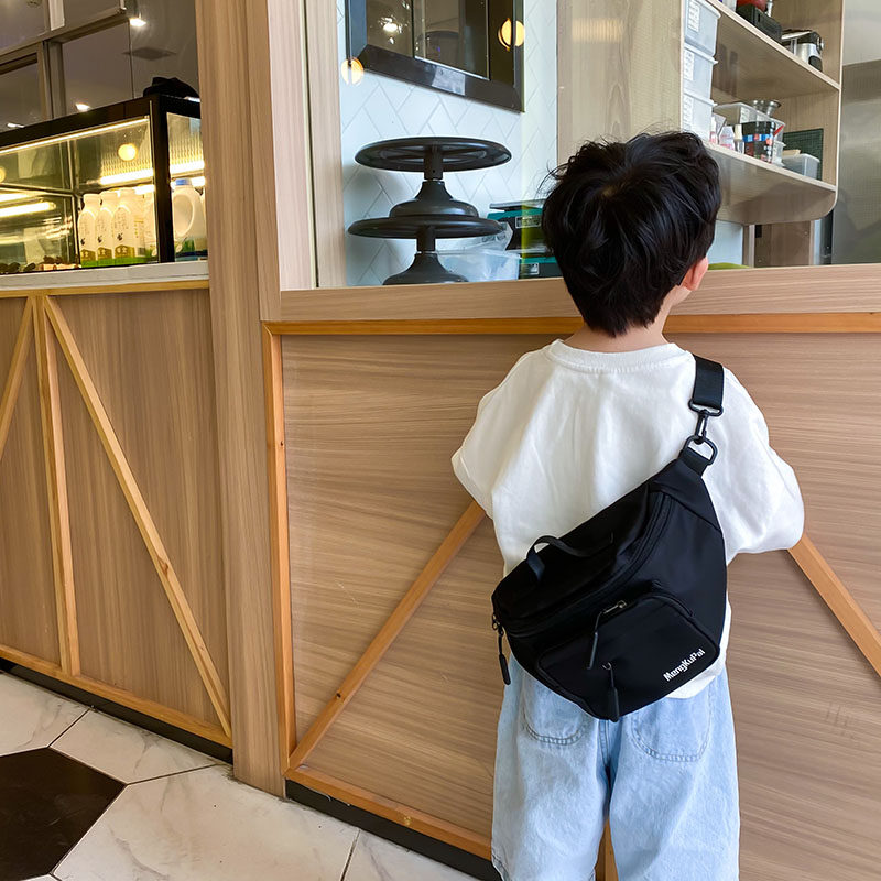 儿童斜挎包2021新款夏季男童胸包大容量百搭休闲韩版零钱包腰包潮