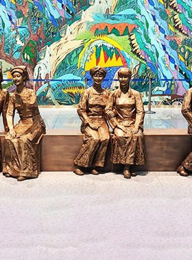 铸铜少数民族人物雕塑定制户外大团结瑶族白族少女玻璃钢雕像摆件