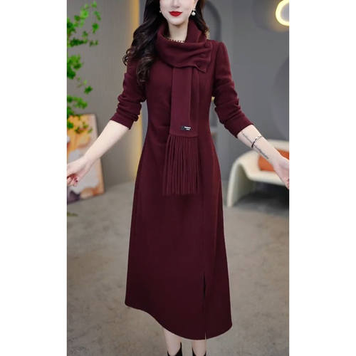 2024秋冬新款气质显瘦设计感围巾V领打底连衣裙加绒加厚两件套装