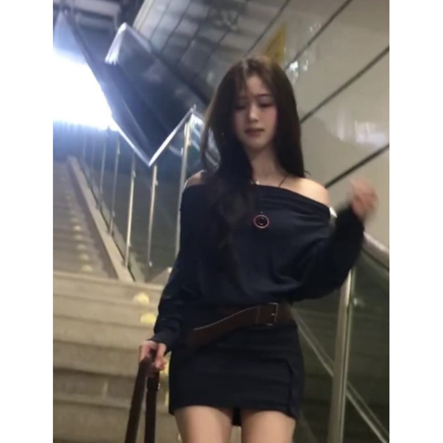 一字肩蝙蝠袖两穿设计感连衣裙女气质辣妹风针织坑条显瘦包臀短裙