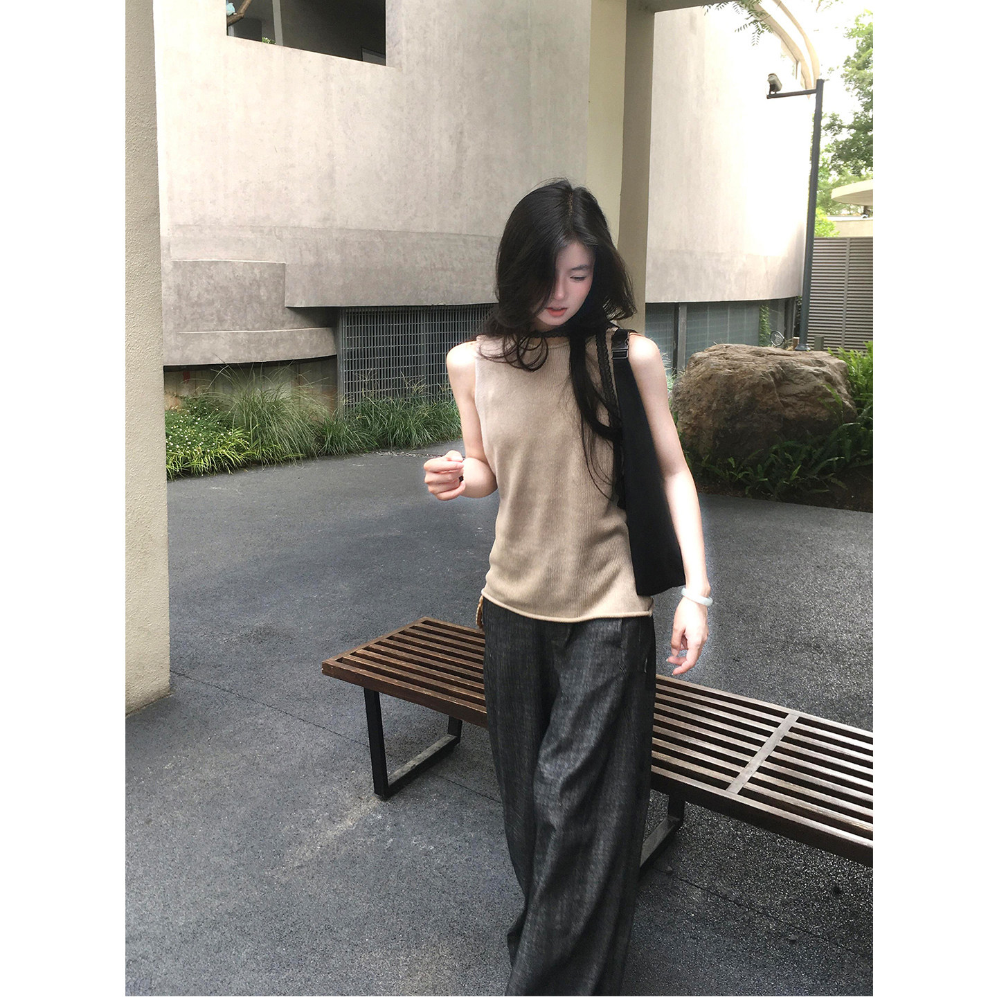 复古老钱风设计感纯色无袖卷边背心女春季新款松弛感修身显瘦上衣,女装/女士精品,背心吊带,淘宝优惠券,粉丝福利购,淘宝优惠卷