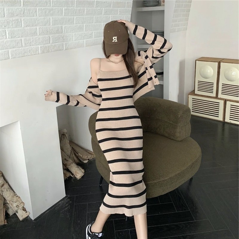 时尚套装裙女春秋2024新款长袖针织短款上衣条纹吊带连衣裙两件套