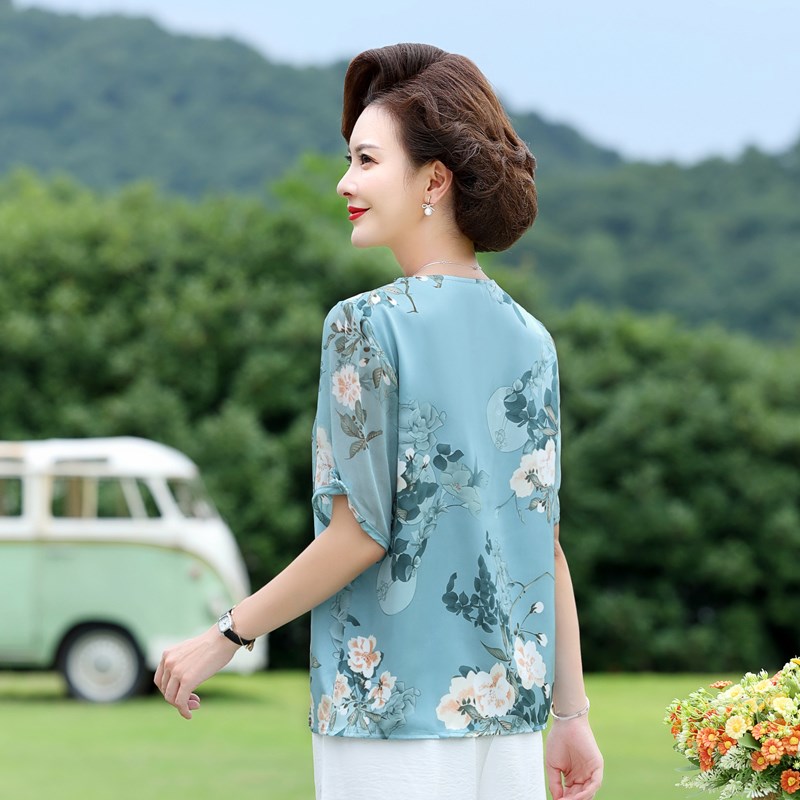 妈妈夏装桑蚕丝上衣小个子中老年女装真丝套装洋气短袖T恤小衫款