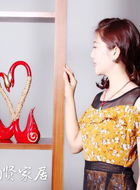 新人情侣天鹅结婚房鲜红色喜庆实用礼物装饰品创意客厅摆件送闺蜜