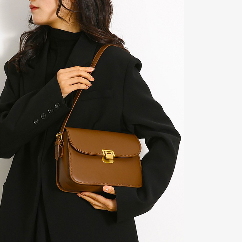 新款小方包高级感女士斜挎包百搭女包单肩包通勤小方包女款腋下包
