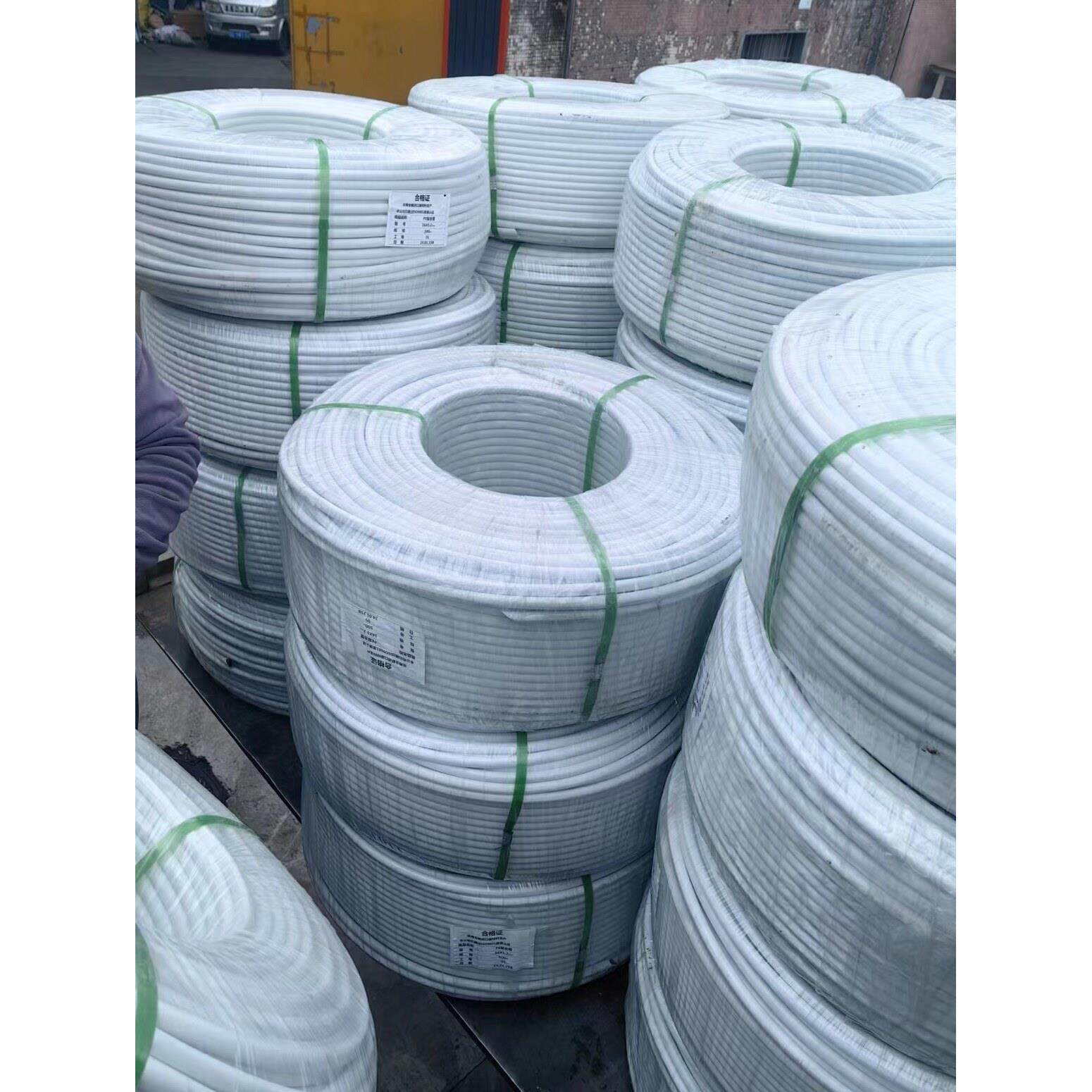 16全新料外白内黑双层覆合PE管20蓝莓滴灌管25大棚微喷管灌溉设备