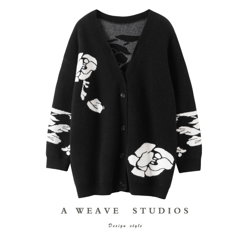 气场狂点赞!大克重加厚立体白玫瑰V领羊绒开衫女中长款宽松外套