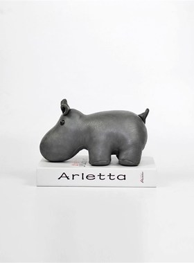 北欧轻奢摆件皮质河马皮革公仔礼物创意样板间电视柜卧室软装饰品