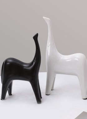 北欧简约黑白对马抽象摆件创意家居客厅电视柜酒柜书房装饰品摆设