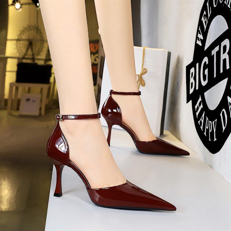 新款中空高d跟鞋裸色酒杯跟浅口漆皮酒红色一字扣单鞋女夏凉鞋包