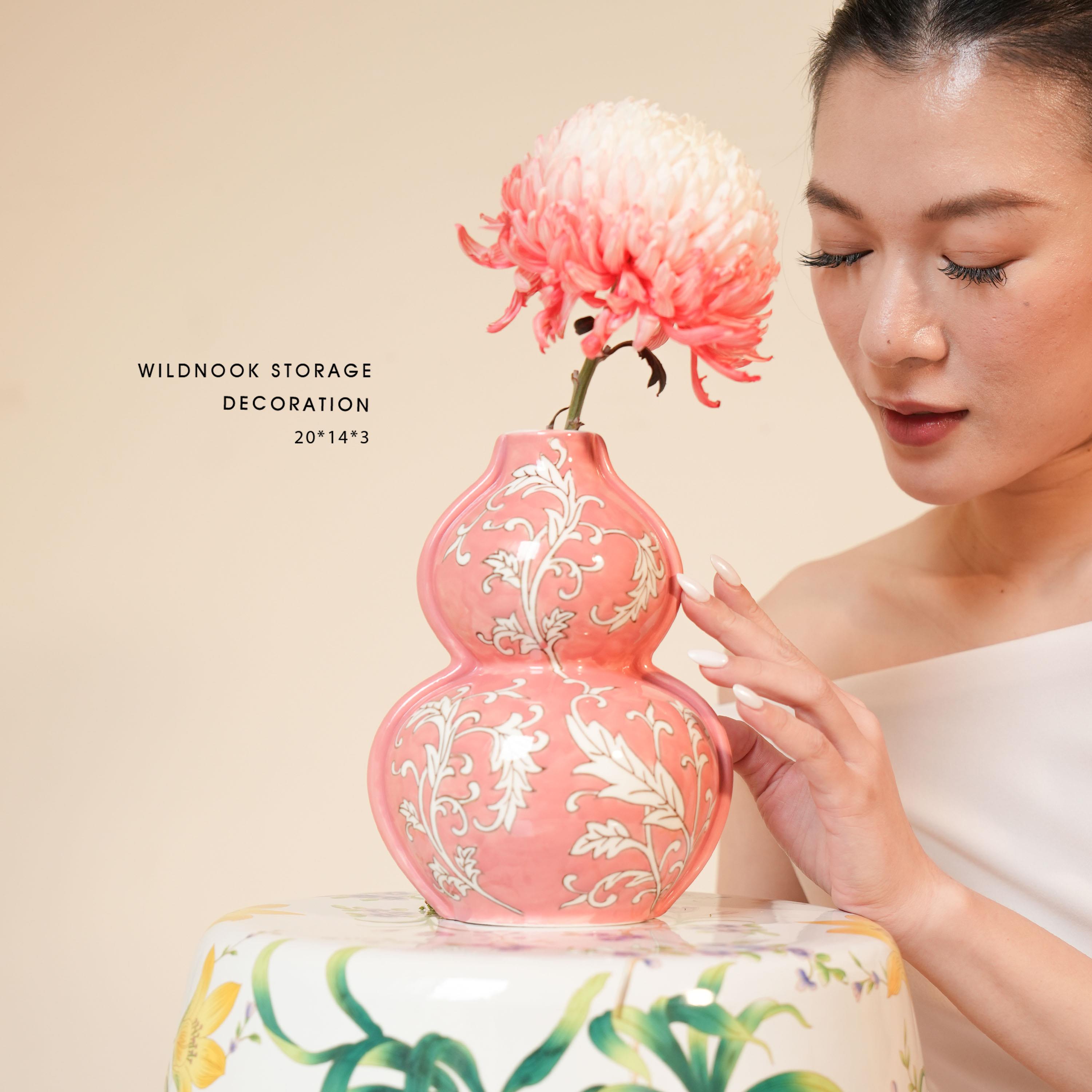 “粉釉缠枝葫芦瓶”新中式风手工陶瓷花瓶粉色葫芦形家居装饰摆件