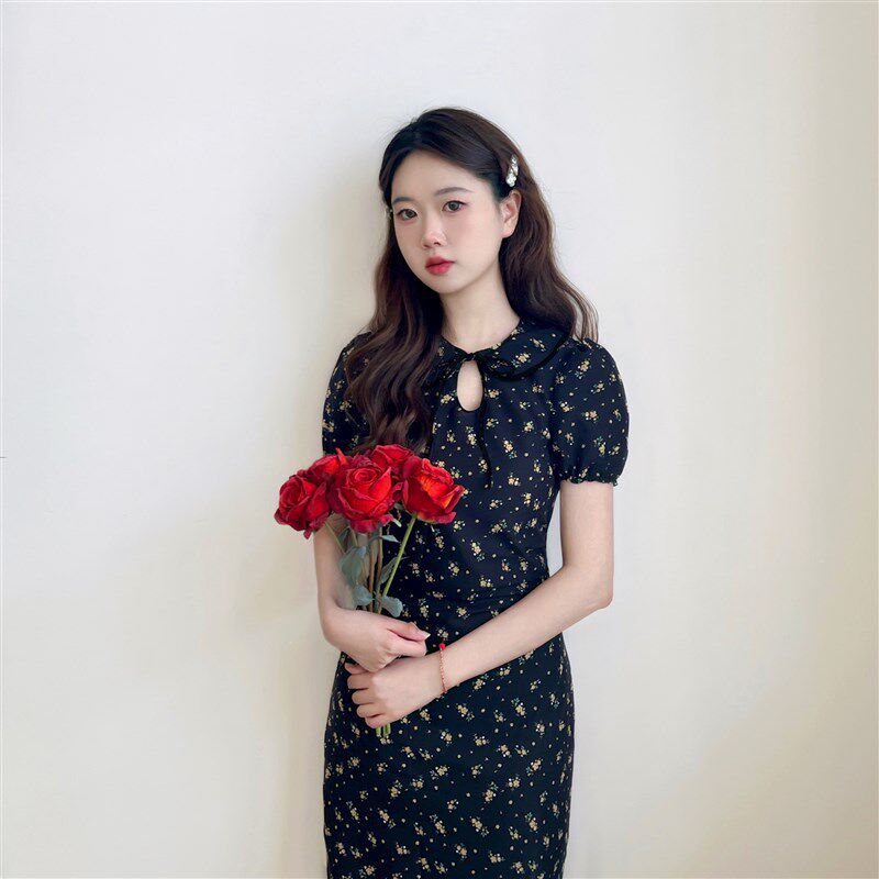 suii黄色碎花改良新中式旗袍娃娃领系带褶皱显瘦黑色修身连衣裙
