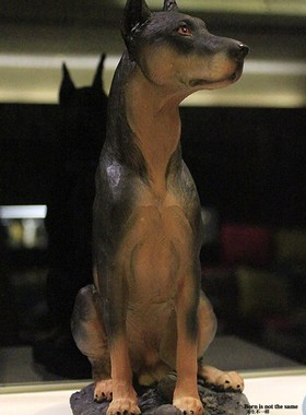 仿真动物设计杜宾猎犬带底座装饰品工艺品杜宾犬摆件直销软装配饰