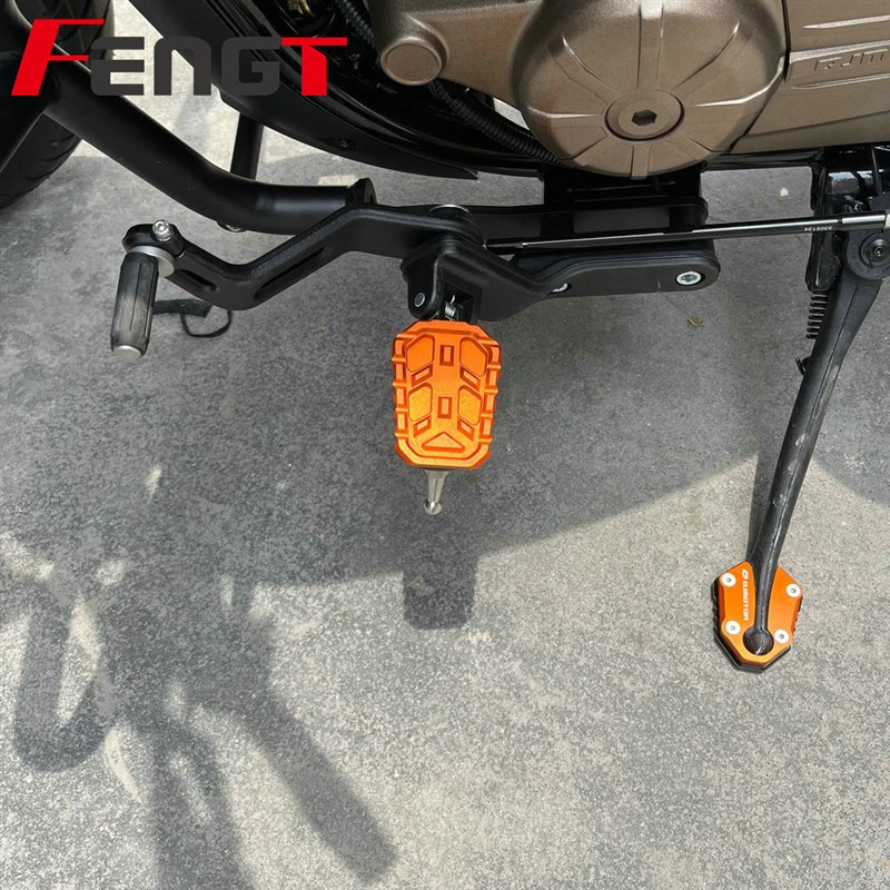 适用QJ闪00 改装前加大脚踏板 前置加宽脚踩板 边撑垫加大座