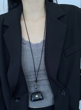 迷你皮质零钱包包挂脖项链女小巧长款皮绳毛衣链耳机保护套可斜挎