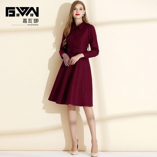 嘉瓦娜2025秋冬新款女装翻领酒红色长袖毛呢连衣裙系带收腰中长款