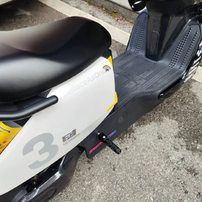 适用ZEEHO极核电动车ez3i后座踩脚后脚踏铝合金折叠改装配件EZ3i