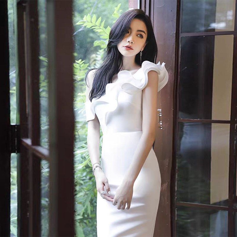 单肩高端晚礼服气质年会主持人名媛轻奢小众荷叶性感夜场长裙显瘦