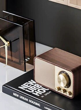 现代轻奢样板间居家卧室床头柜组合钟表音响软装饰品摆件桌面摆设