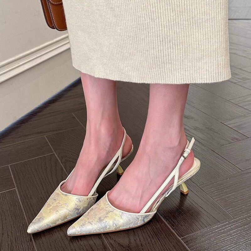 新中式包头凉鞋女2024新款春夏季尖F头刺绣后空配裙子细跟高跟鞋