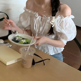 一字肩收腰上衣 范雯雯 心动小花边 法式 少女甜美蕾丝公主白色衬衫
