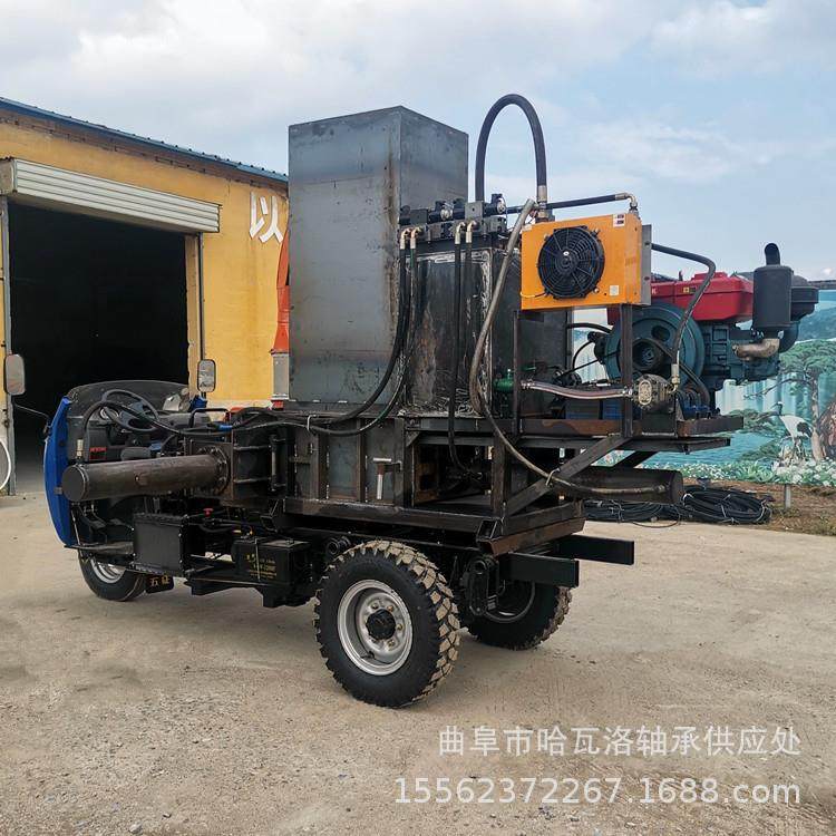 玉米秸秆粉碎打包机牛羊饲料打包装袋机三缸稻壳套袋打包机