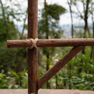 露营木架户外营地门头婚庆网红拍照背景布置营地展架底座横木加固