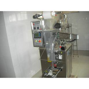 供应乌鱼蛋链斗式颗粒包装机异形物料半自动立式包装机