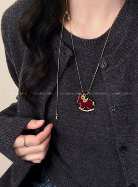 新年红色小马吊坠项链女高级感秋冬长款毛衣链日常百搭本命年配饰