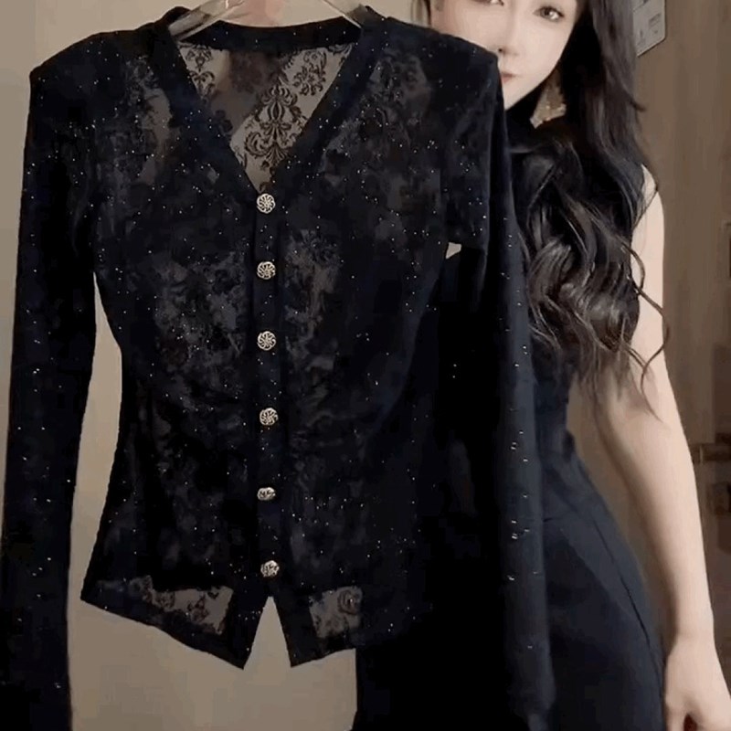 法式高级感复古v领蕾丝T恤女打底衫修身显瘦气质网纱植绒防嗮上衣