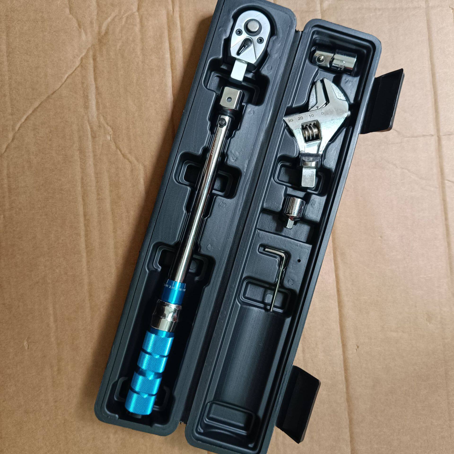 厂家直销棘轮扭力方孔扳手各款件套装活动头维修汽车工具箱多功能