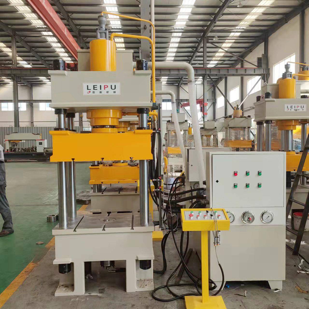 500吨不锈钢板剪切冲压液压机1000吨自动送料冲剪框架式冲压机