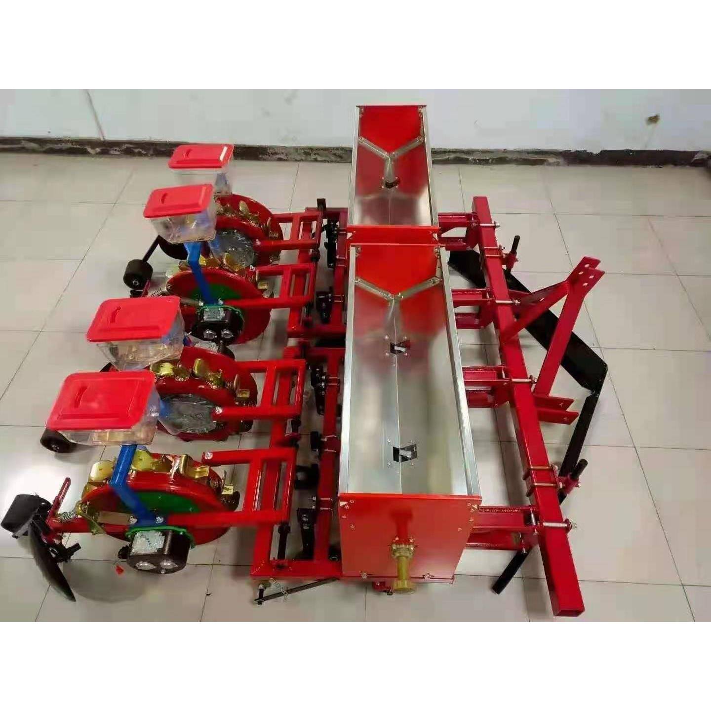 毛豆种植机东北新型小四轮车带玉米花生铺膜播种机高粱精播机