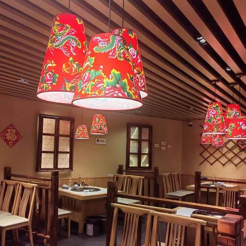 新中式餐饮吊灯东北风铁锅炖大厅灯具特色创意照明灯饰大花布灯笼