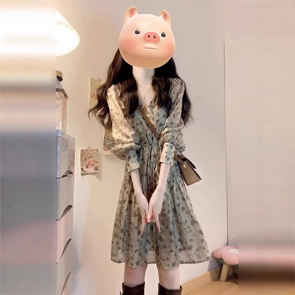 茶歇法式v领长袖碎花连衣裙子女夏春季2025新款高级感小个子中裙